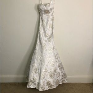 La Femme Ivory/Metallic Sweetheart Neck Jacquard Mermaid Gown - Size 2 -…